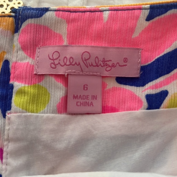 Lily Pulitzer skirt with built in shorts - Picture 4 of 5